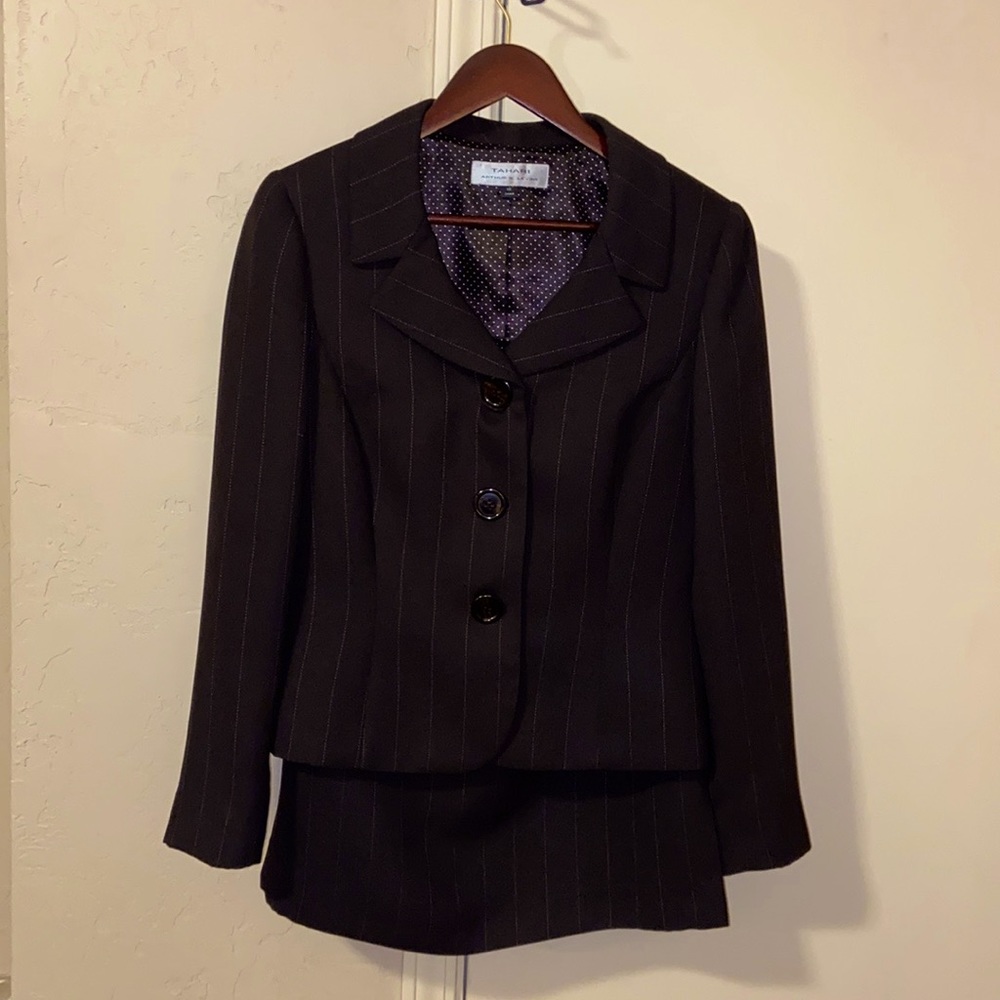 Tahari blazer